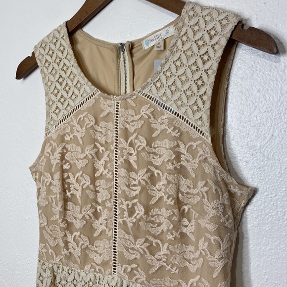 Love, Fire Mixed Lace Dress with Metal Zipper Up the Back - Picture 3 of 4